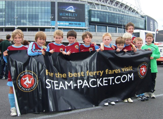 Photo for PR178 IOMSP Csupports young footballers on Wembl